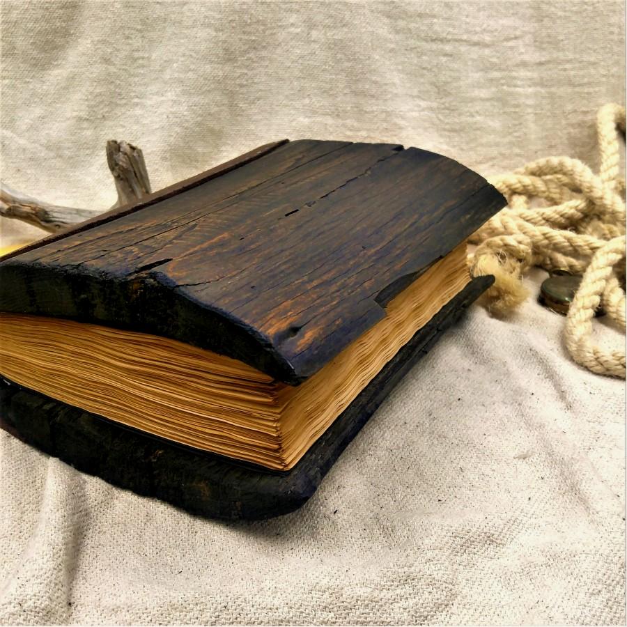 Jurnal cu Copertă de Lemn și Cotor de Piele Naturală