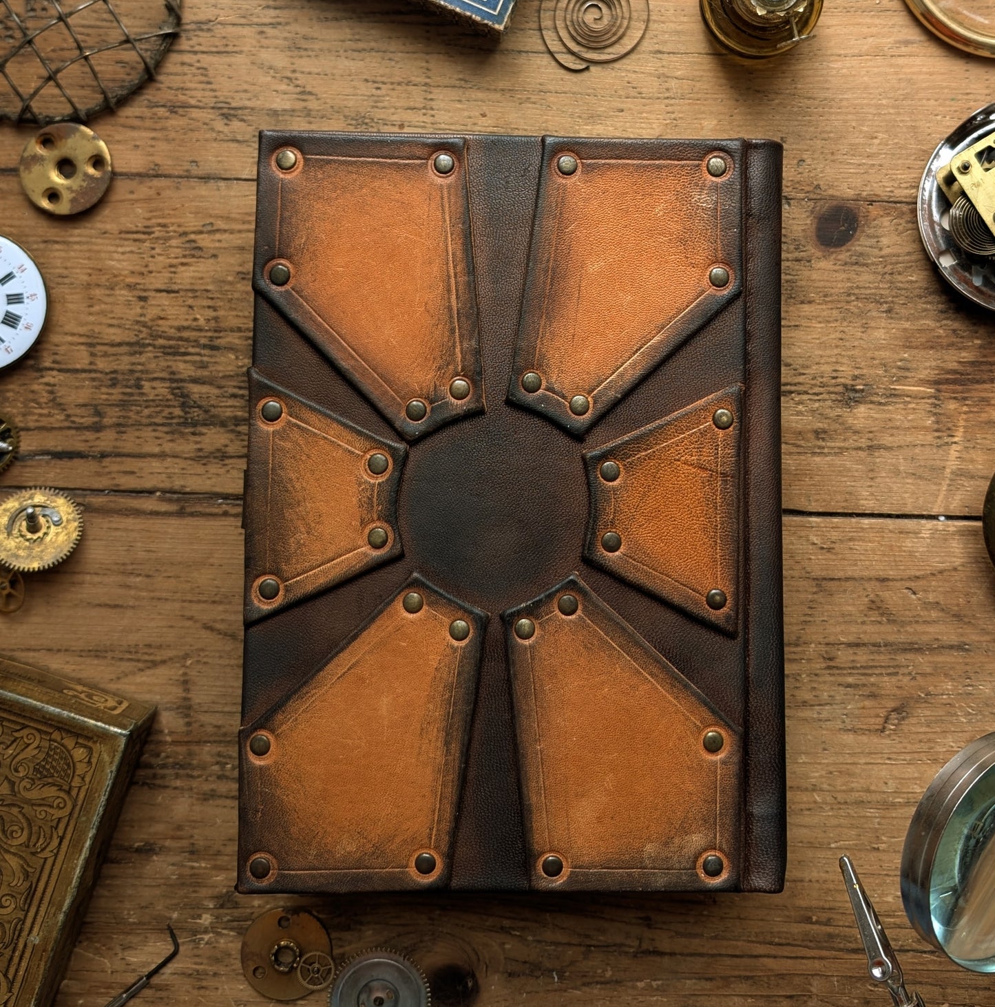 Jurnal Steampunk din Piele și Elemente Mecanice Funcționale