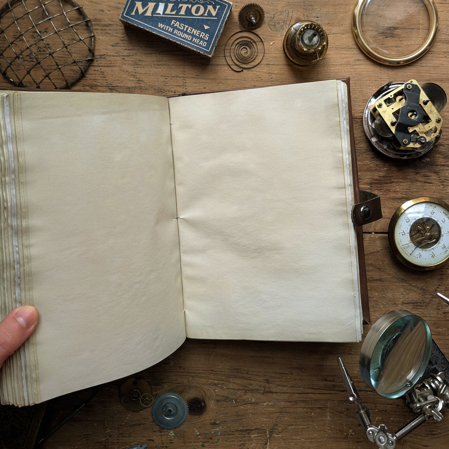 Jurnal Steampunk din Piele și Elemente Mecanice Funcționale