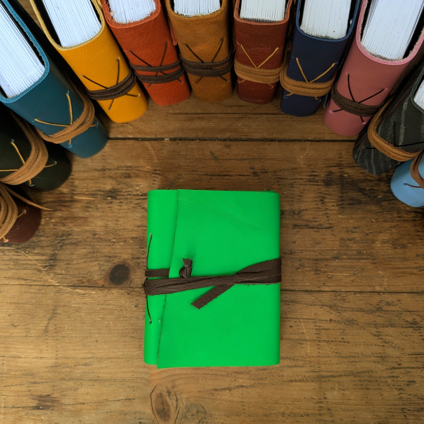 Jurnal de piele mini, culoarea verde fosforescent