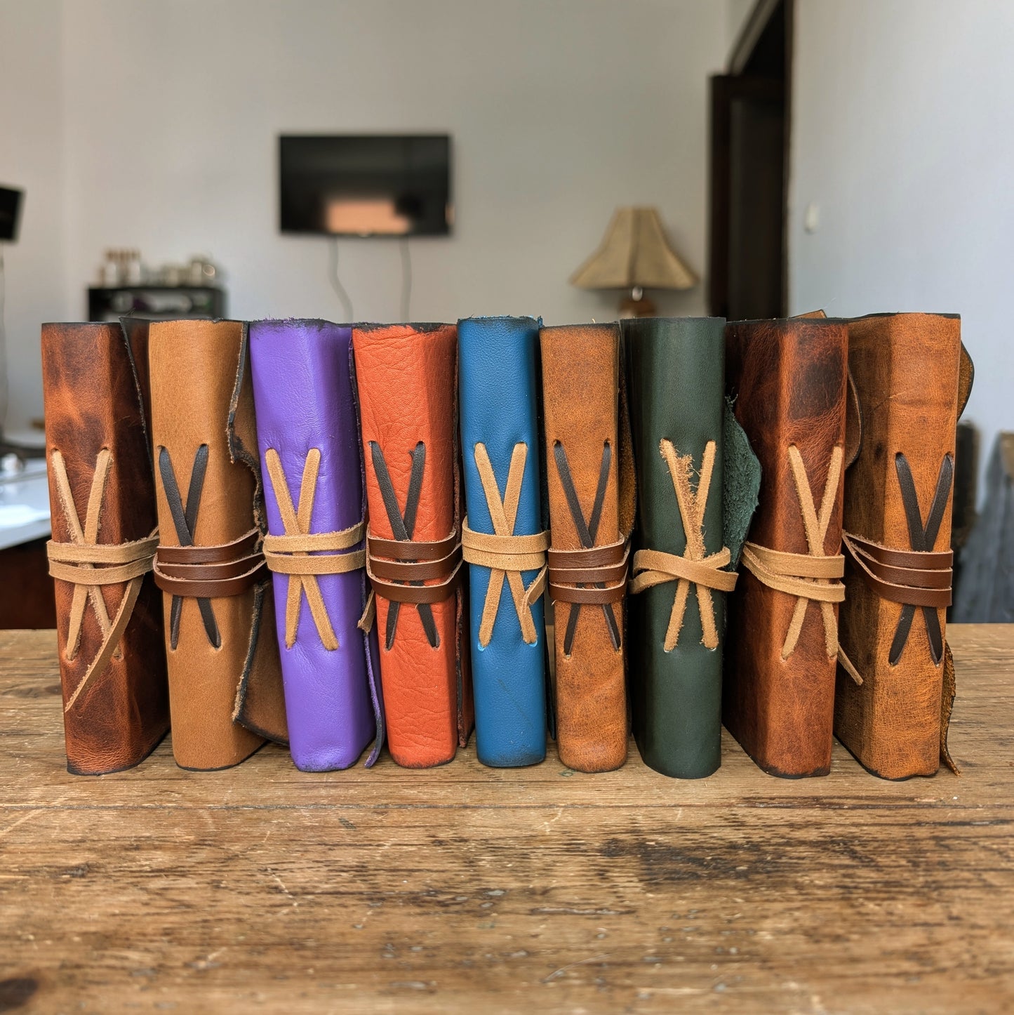 Jurnale de piele vintage, format A6, multicolore, cu sistem de închidere cu șnur de piele